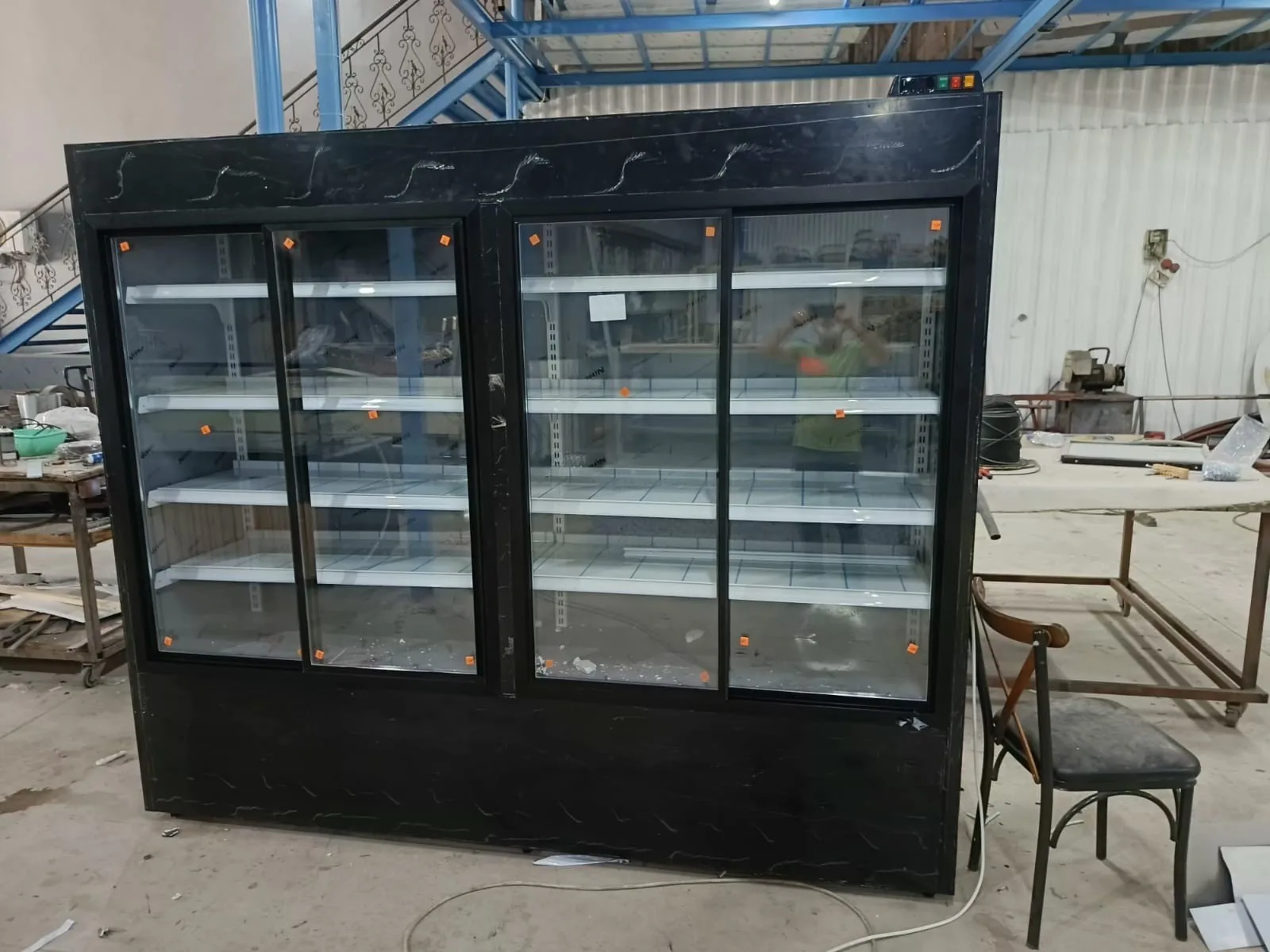 Sürgü kapılı soğutmalı teşhir dolabı